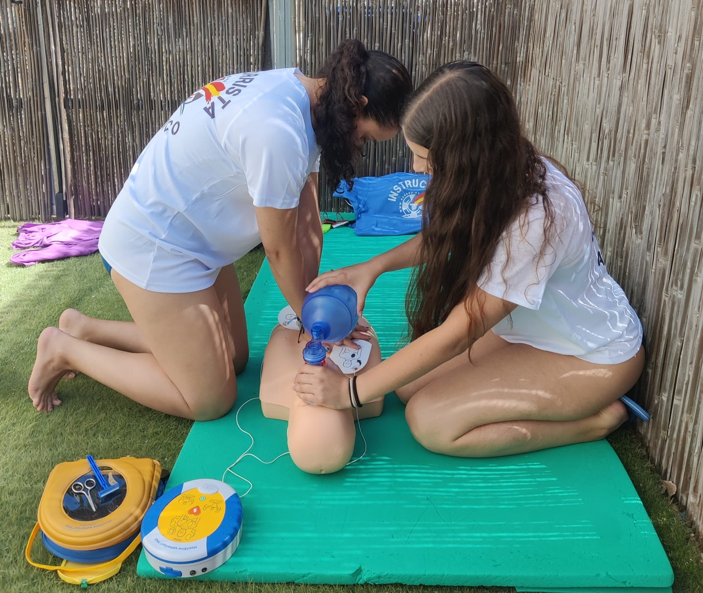 DESFIBRILADOR EXTERNO AUTOMÁTICO (DEA-2024)